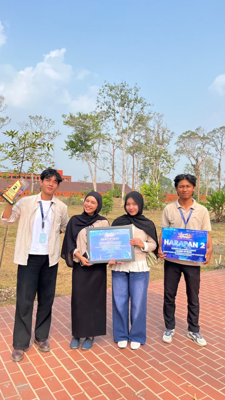 Mutia Bersama Dengan Tim nya