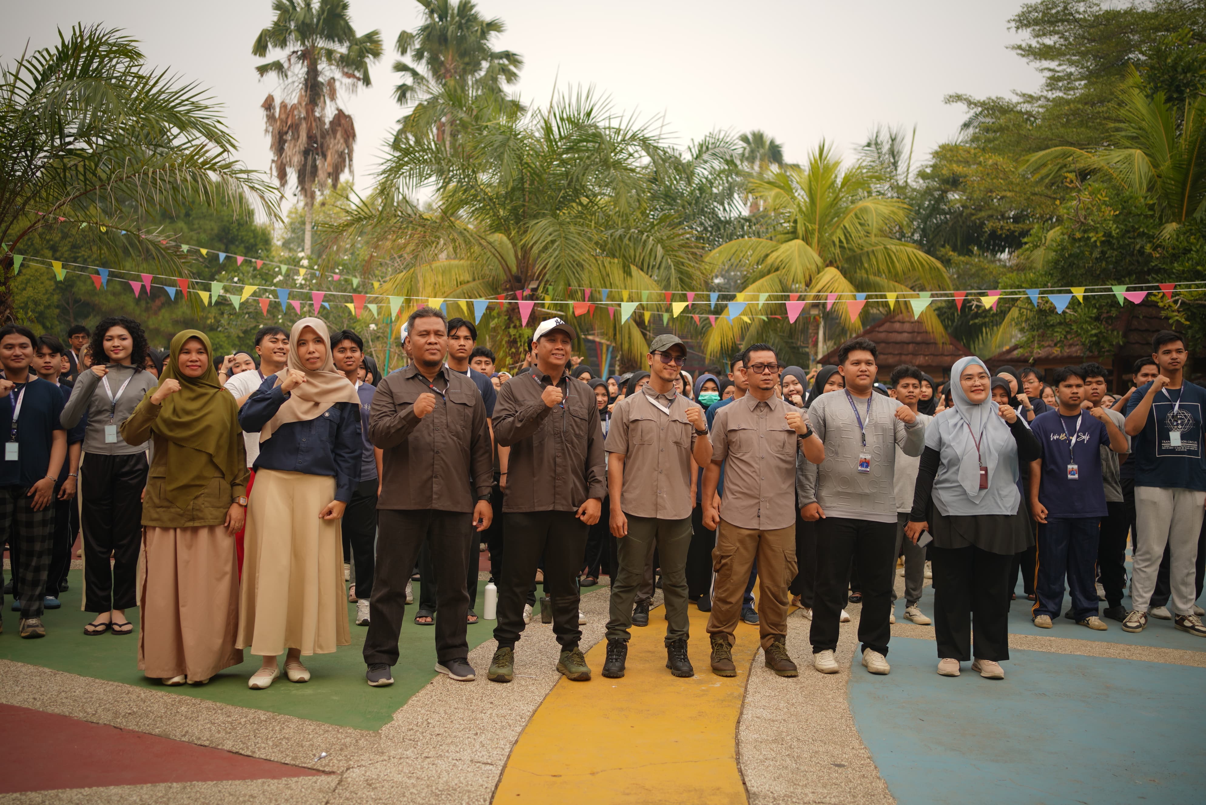 Know,
Grow & Lead: Together as GenBI : GenBI Jambi Asah Kepemimpinan dan
Solidaritas melalui Leadership Camp 2026