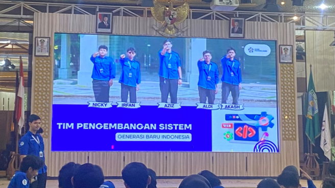 Tim Pengembangan Sistem, salah satu bagian dari Tim Website, ditampilkan dalam pemaparan program kerja Tim Website.