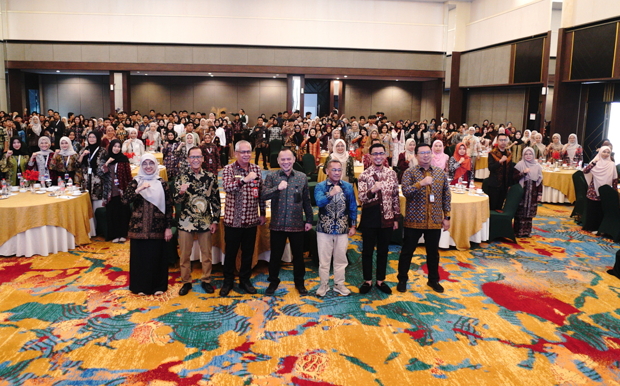 Foto bersama peserta dan panitia LIKE IT 2026