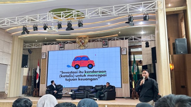 Foto Pemateri Kedua: Firman Siregar -"Smart Investment Membangun Masa Depan Finansial melalui Investasi dan Pasar Saham"